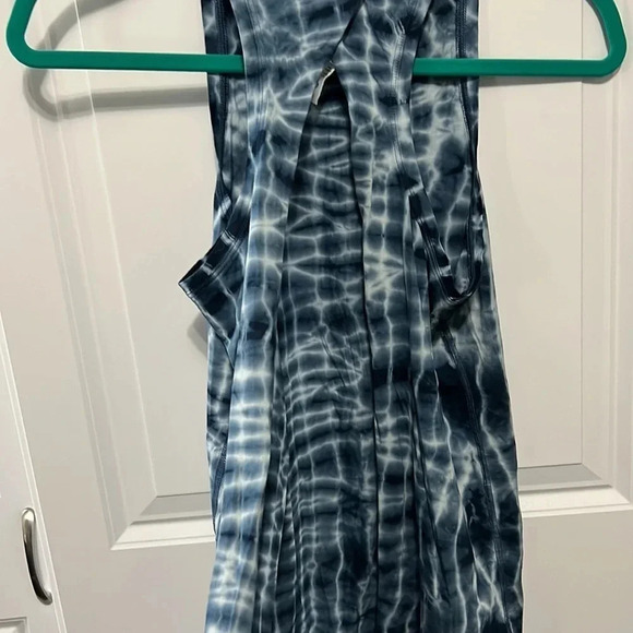 Women’s Lululemon Tank with open back - Picture 2 of 7